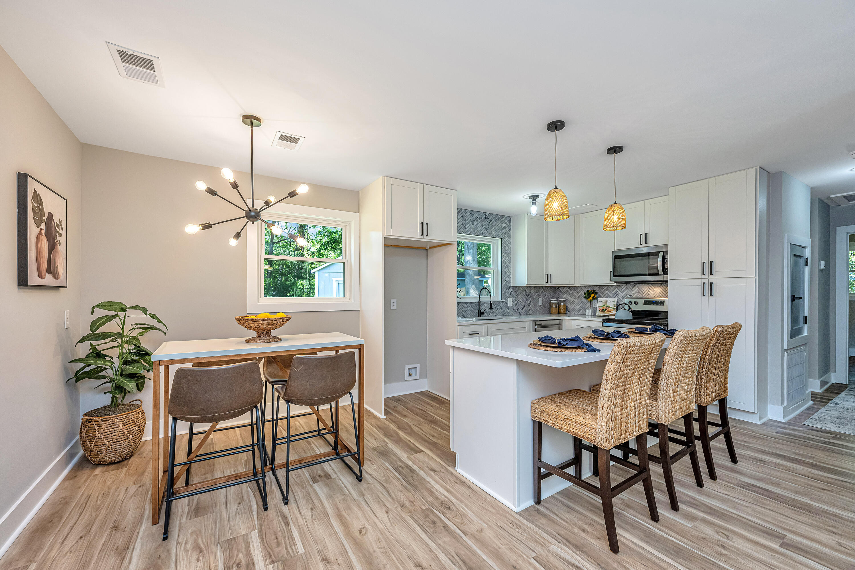 1633 W Robinhood Drive