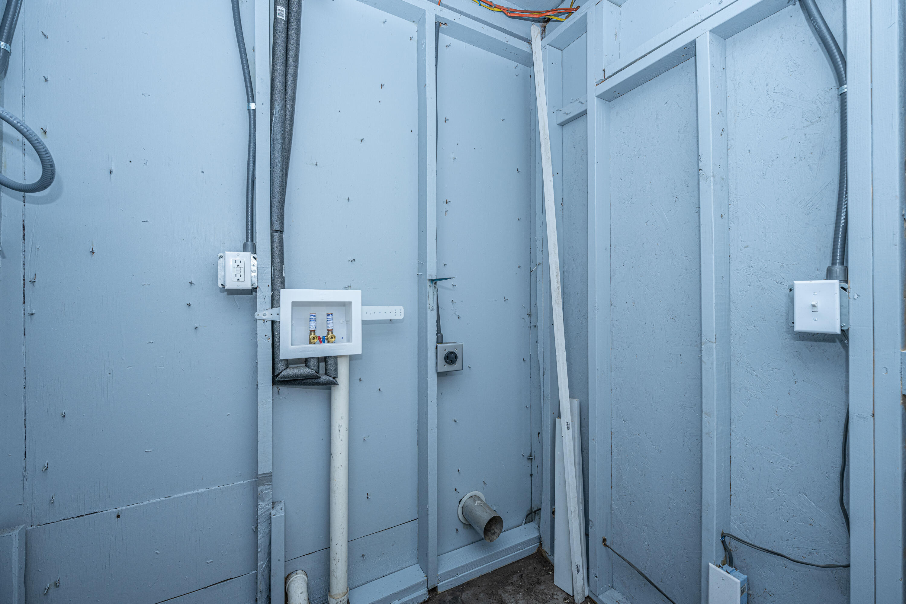 1633 W Robinhood Drive