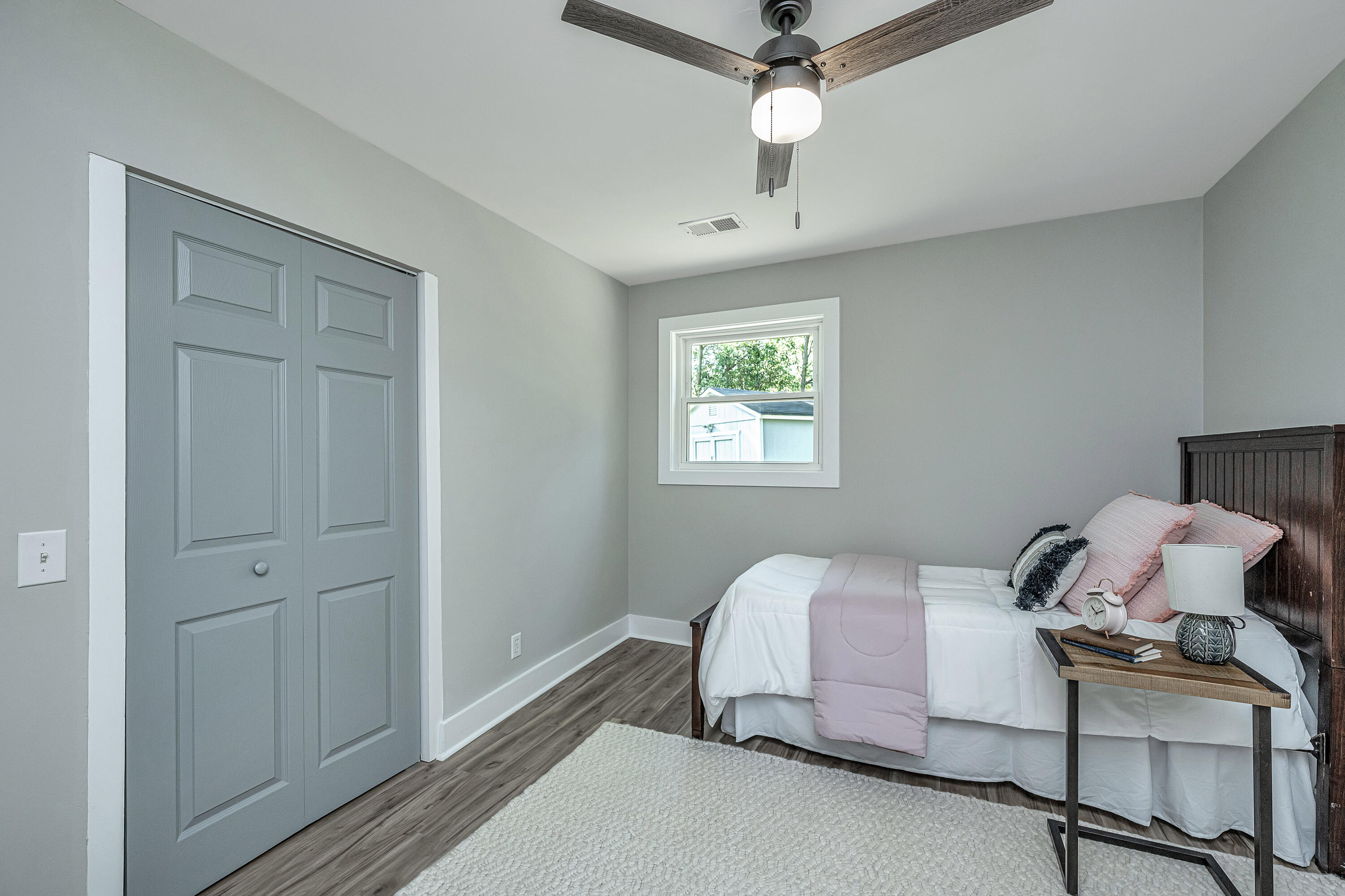 1633 W Robinhood Drive