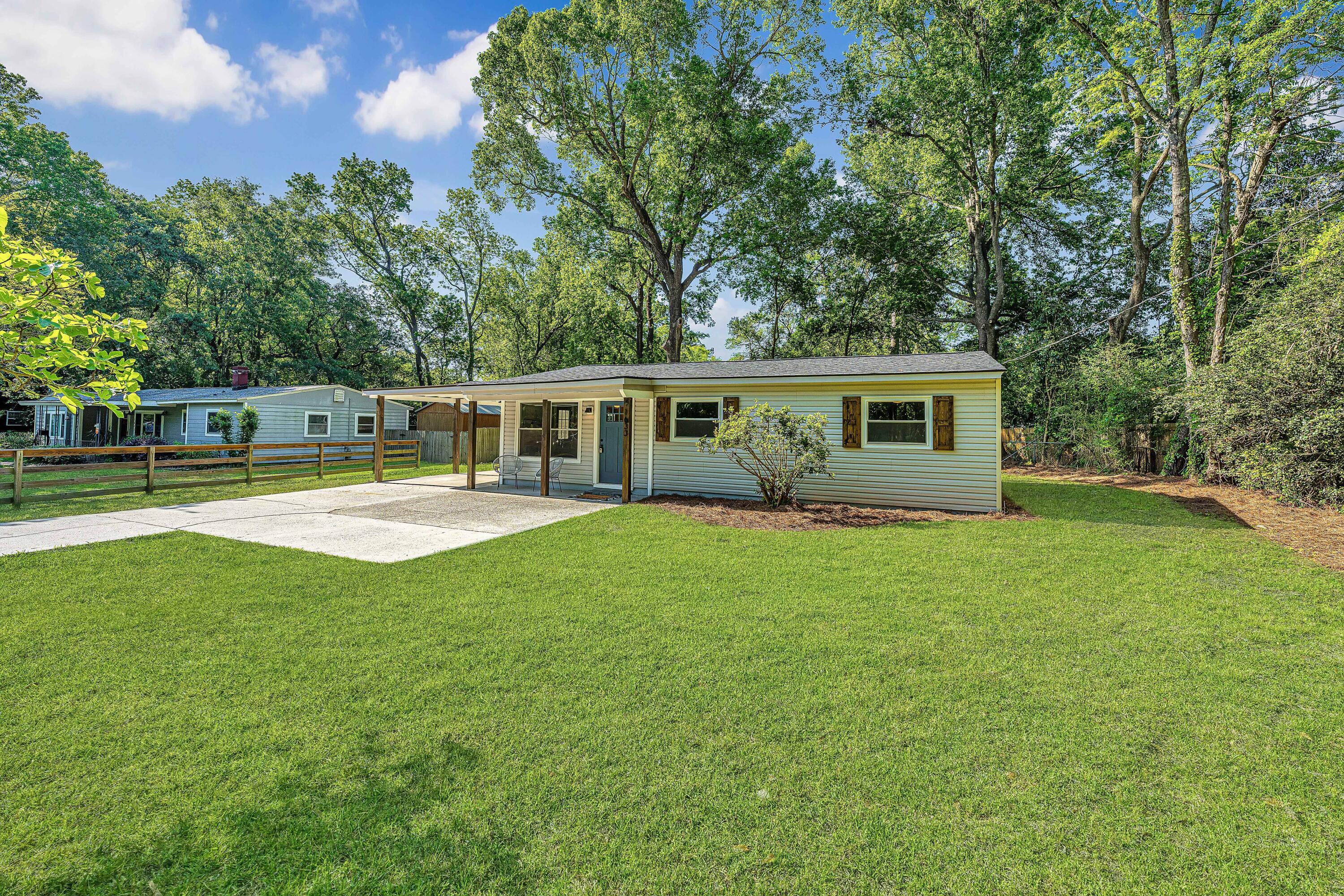 1633 W Robinhood Drive