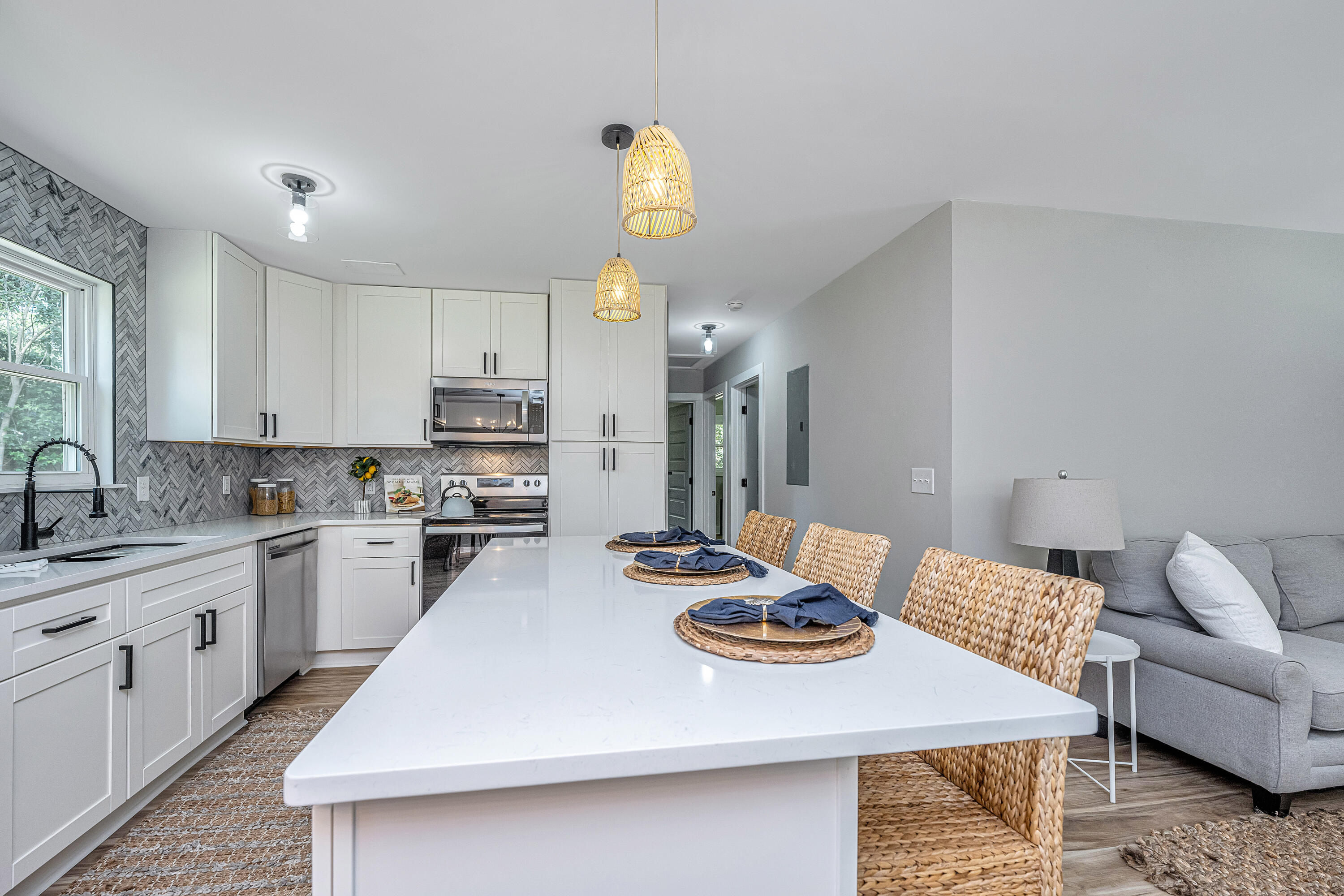 1633 W Robinhood Drive