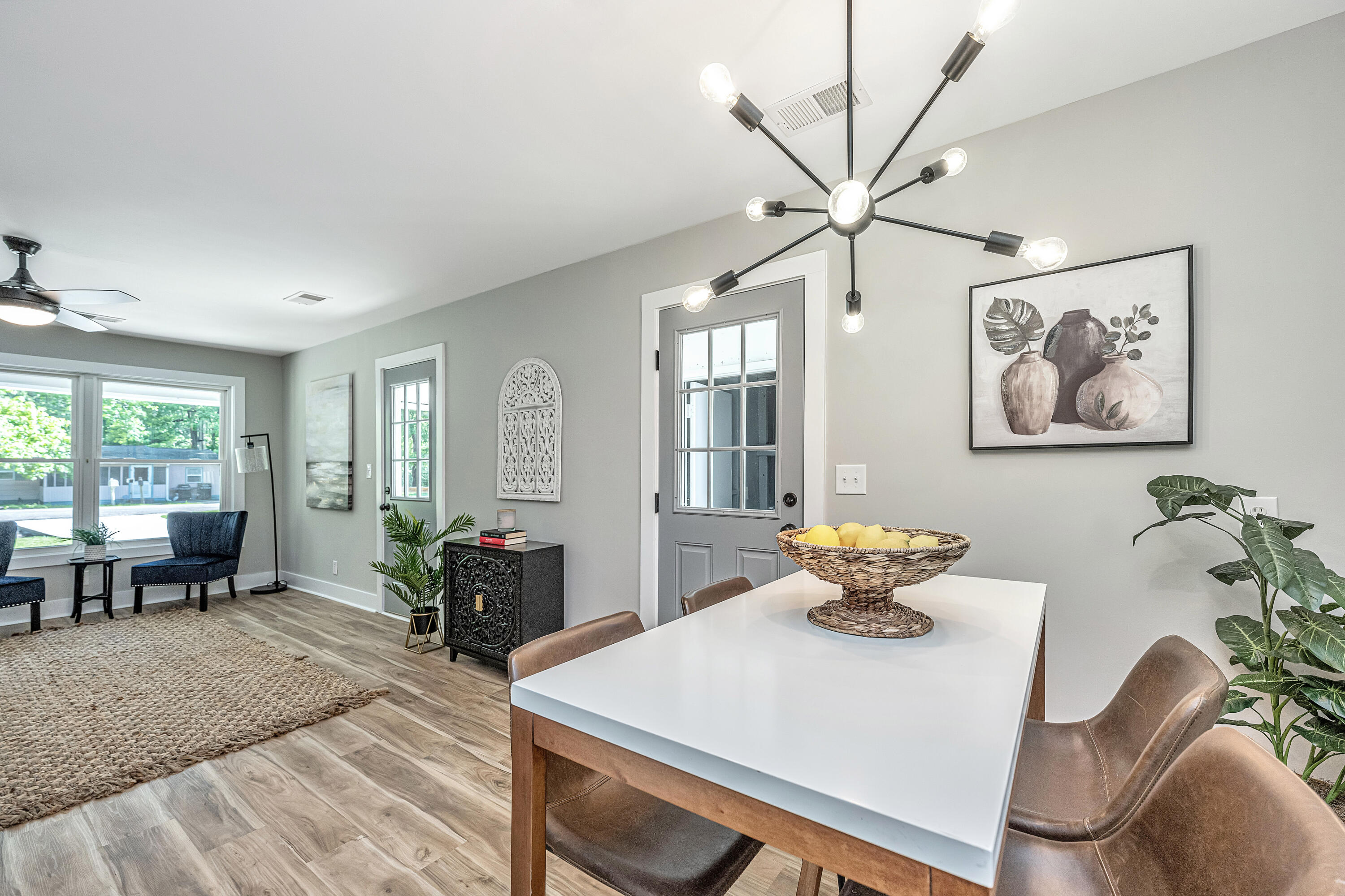 1633 W Robinhood Drive