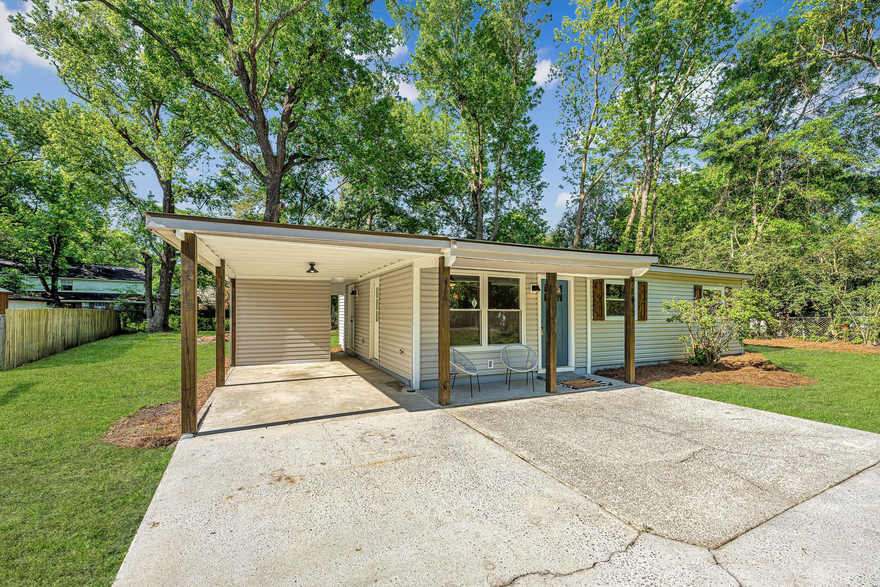 1633 W Robinhood Drive