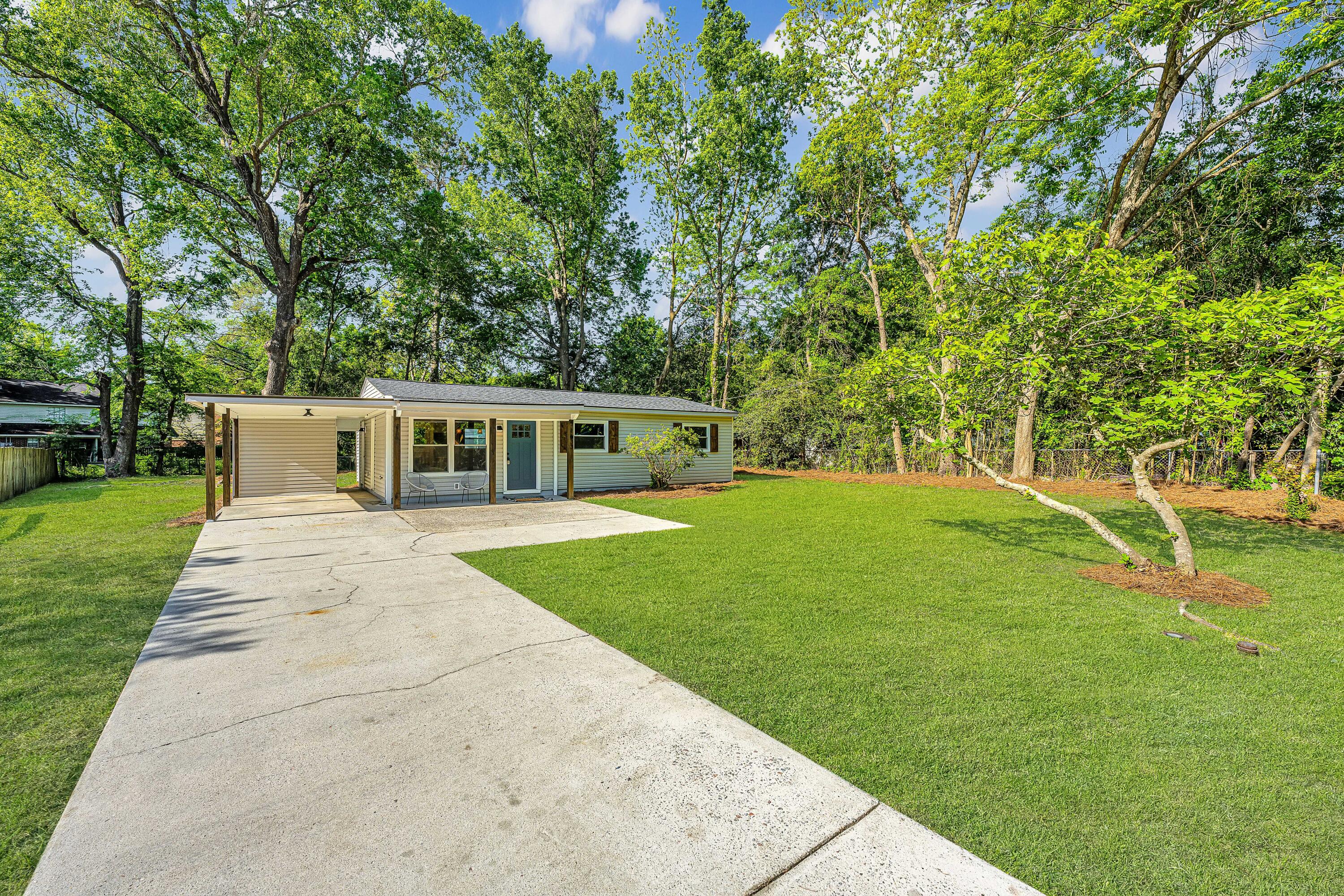 1633 W Robinhood Drive