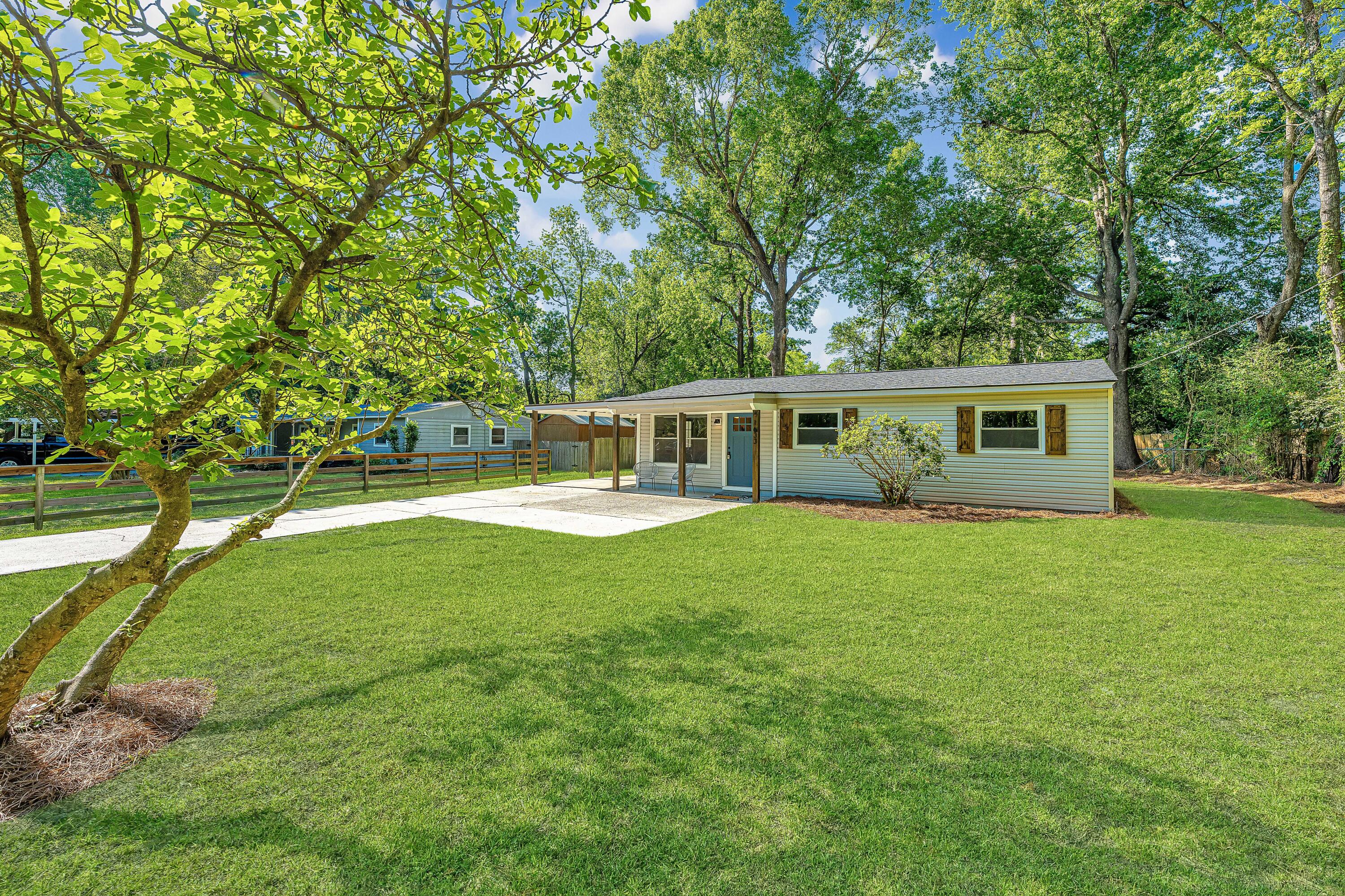 1633 W Robinhood Drive