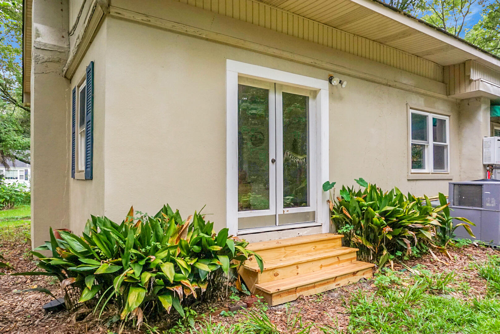 1015 Dennis Drive
