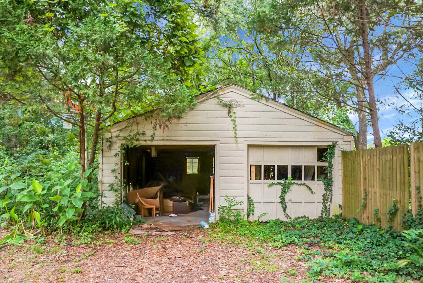 1015 Dennis Drive