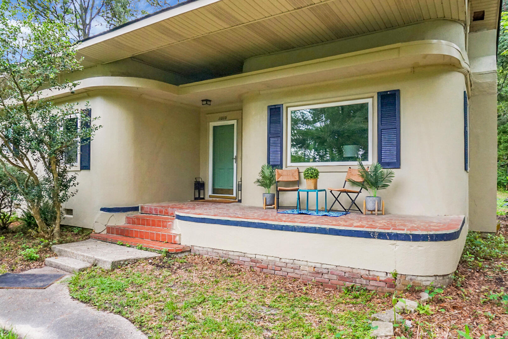 1015 Dennis Drive