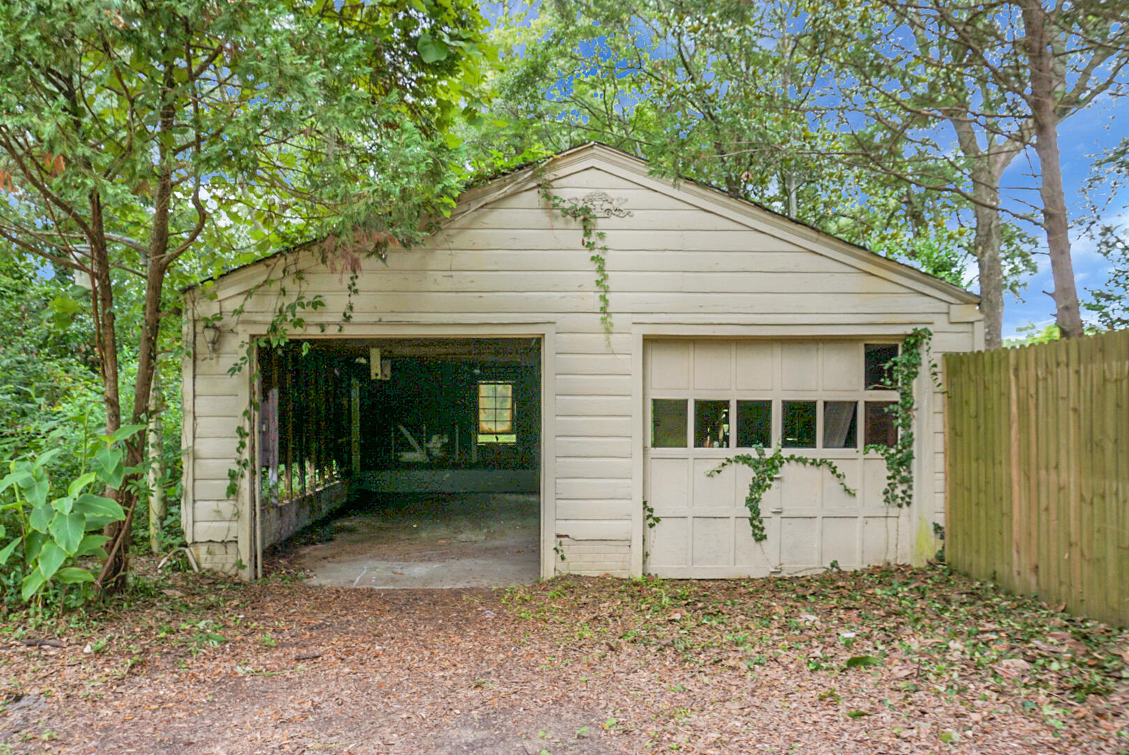 1015 Dennis Drive