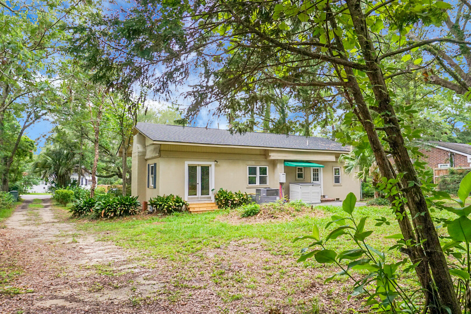 1015 Dennis Drive