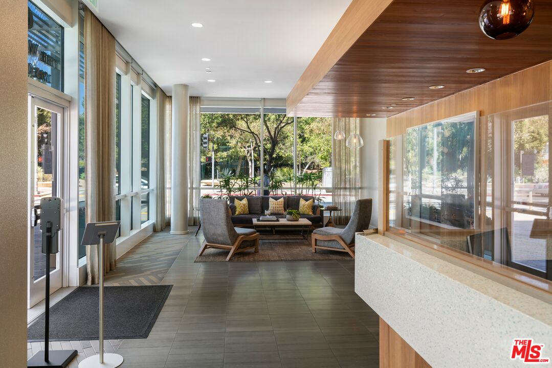 1705 Ocean Ave Unit: 302