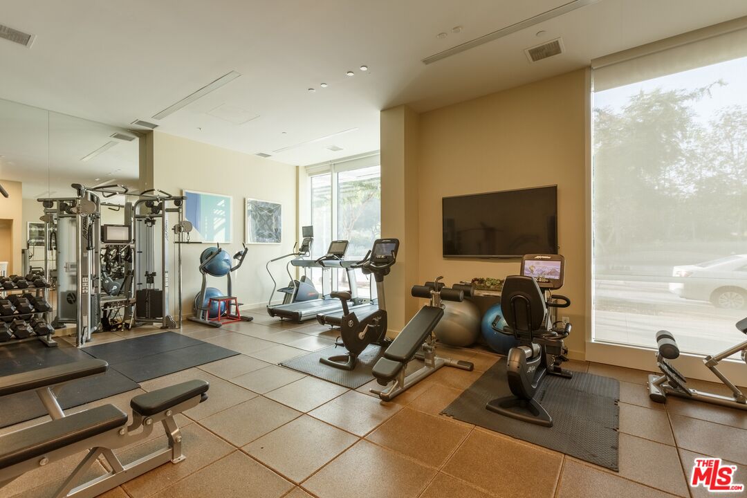 1705 Ocean Ave Unit: 302