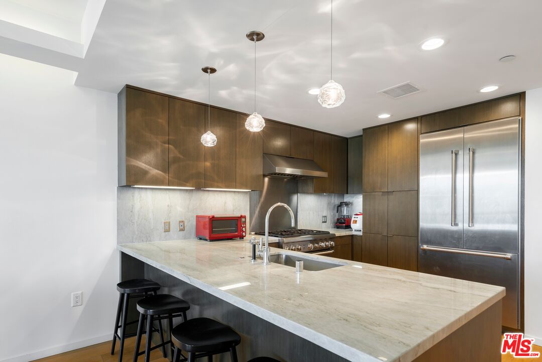 1705 Ocean Ave Unit: 302