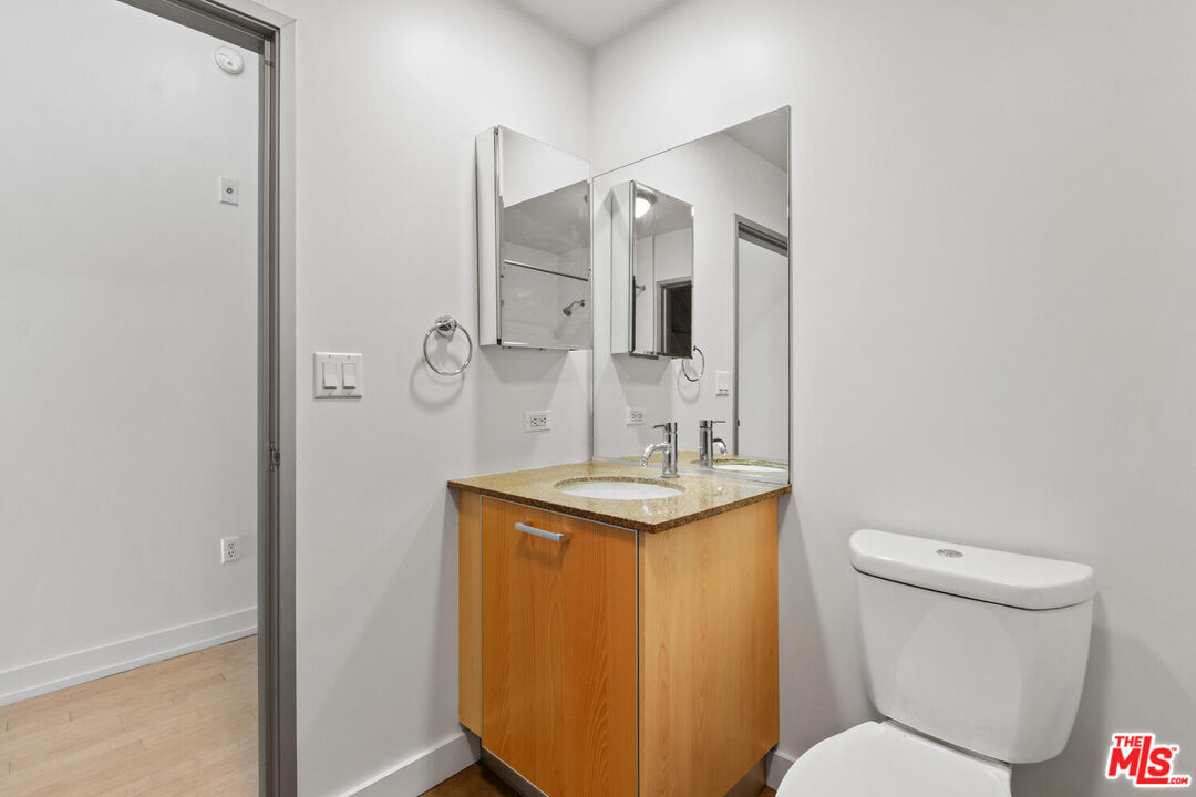 645 W 9th St Unit: 607