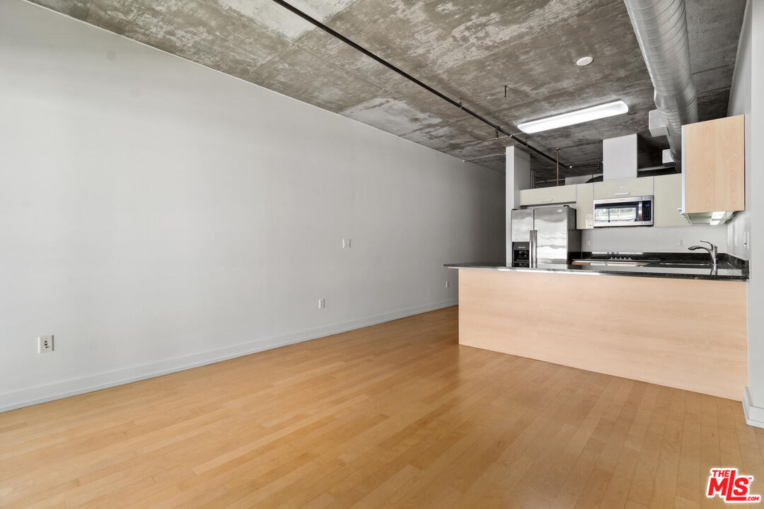 645 W 9th St Unit: 607