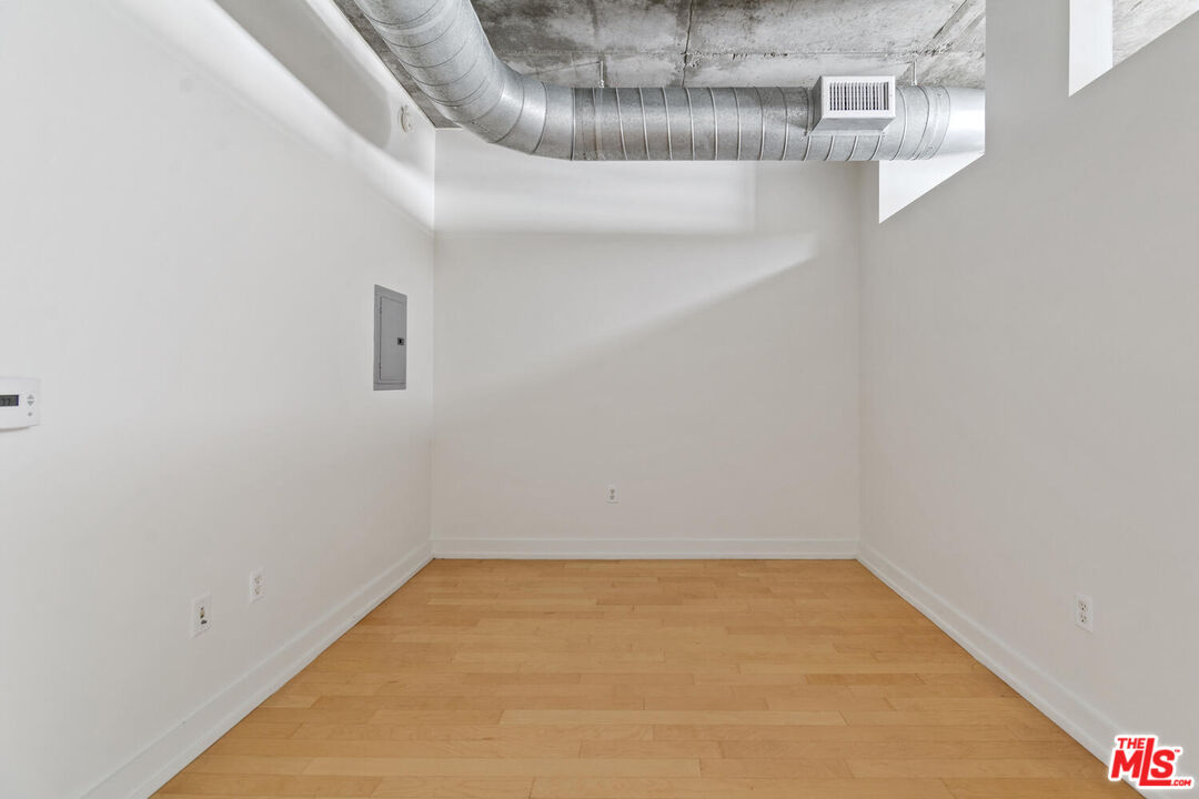 645 W 9th St Unit: 607