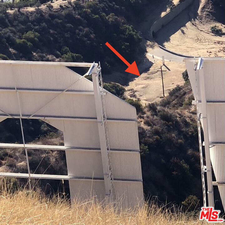 6101 Mulholland Hwy