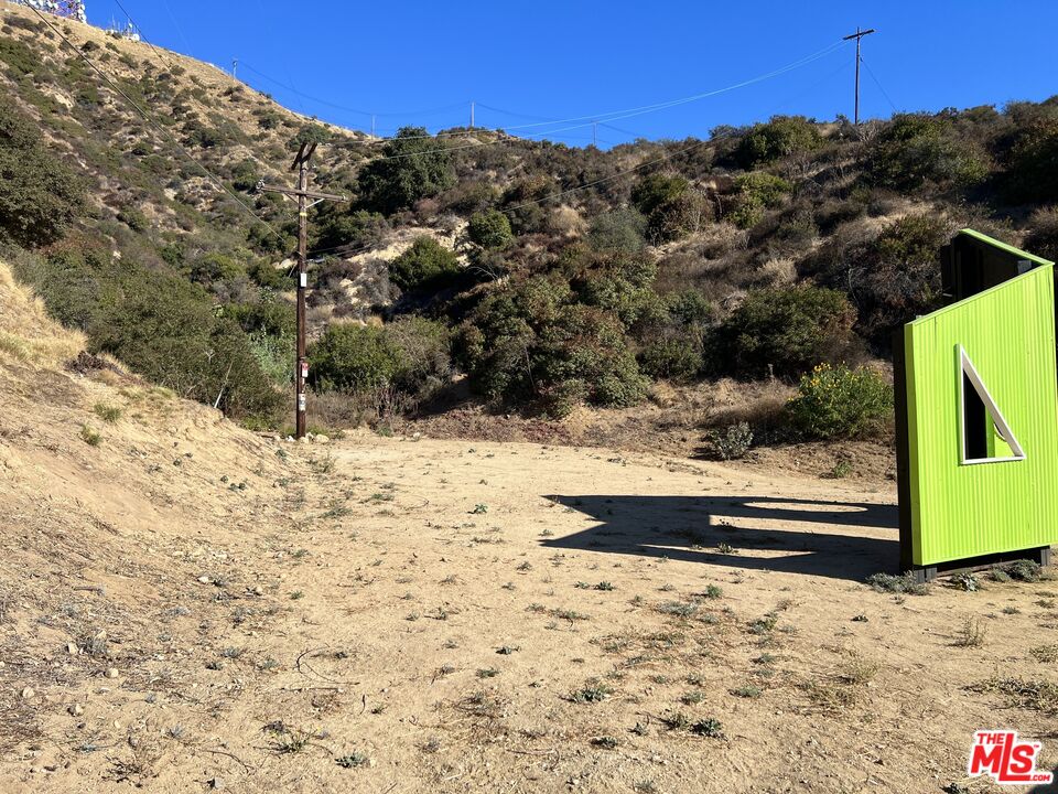 6101 Mulholland Hwy