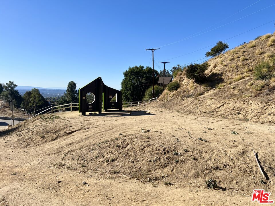 6101 Mulholland Hwy