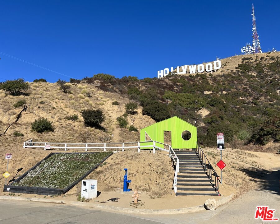 6101 Mulholland Hwy