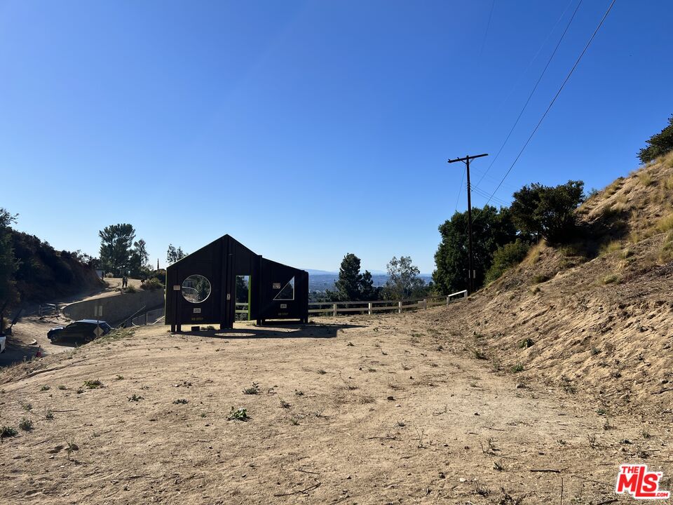 6101 Mulholland Hwy