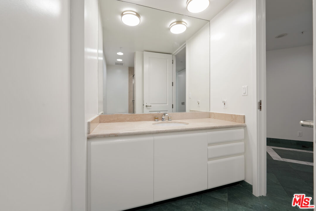 10490 Wilshire Blvd Unit: 303