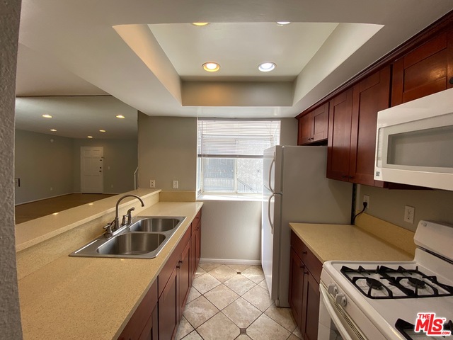 1529 S Bundy Dr Unit: 105