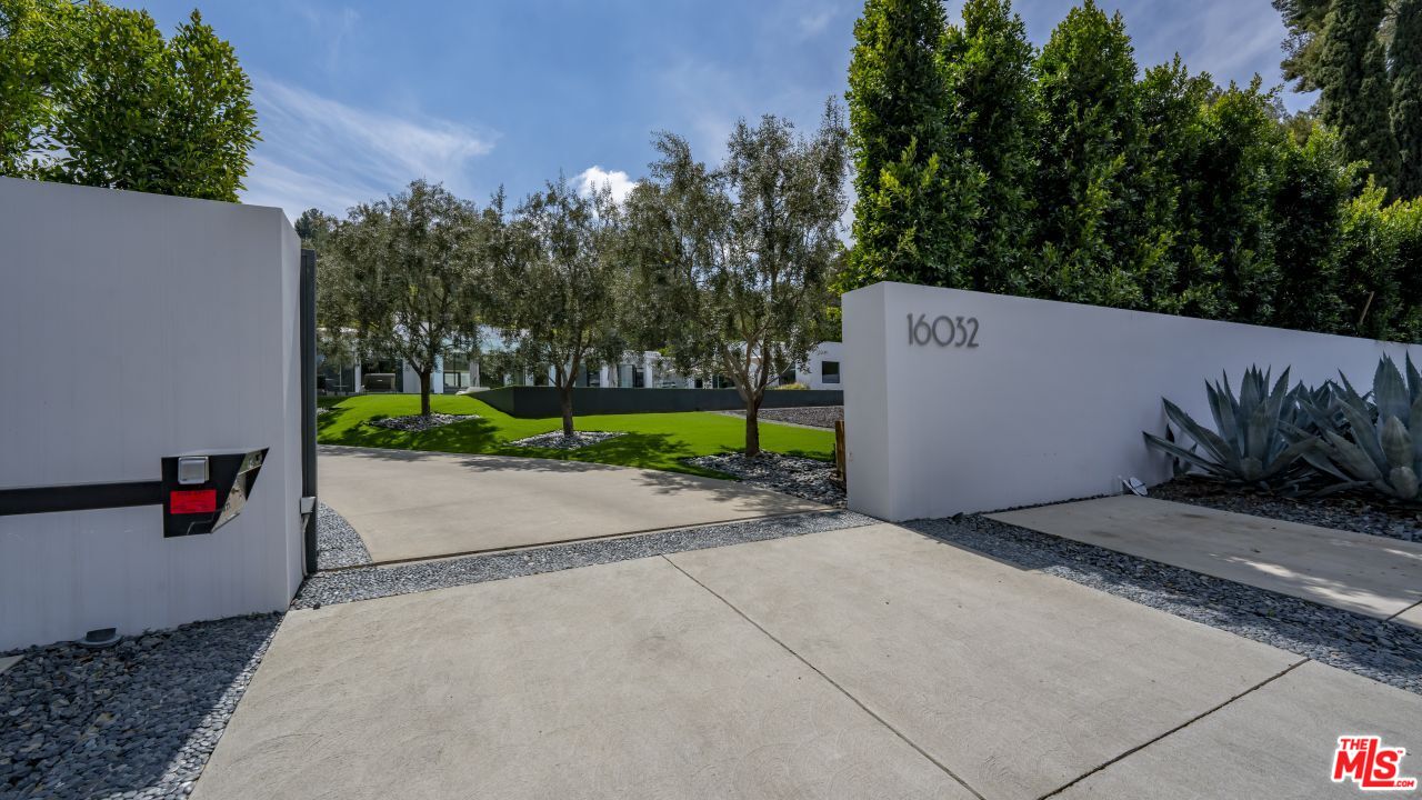 16032 VALLEY VISTA BLVD