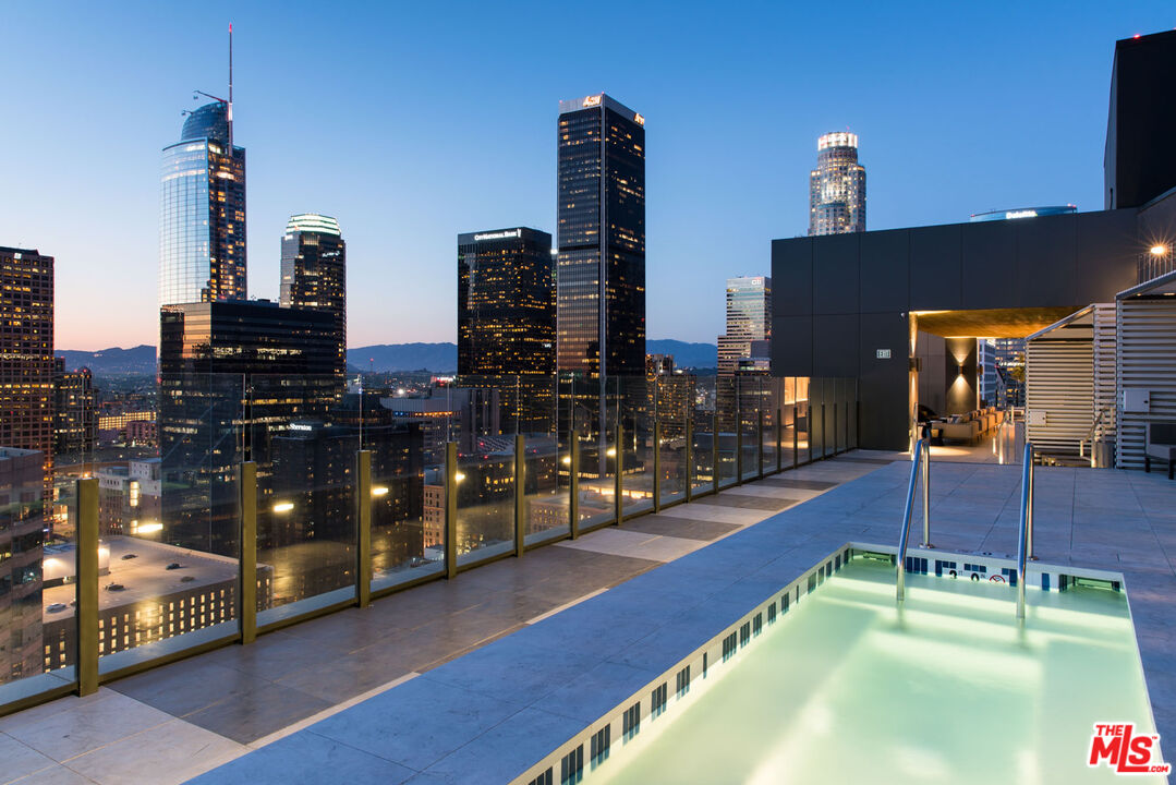 801 S OLIVE ST Unit: PH 4