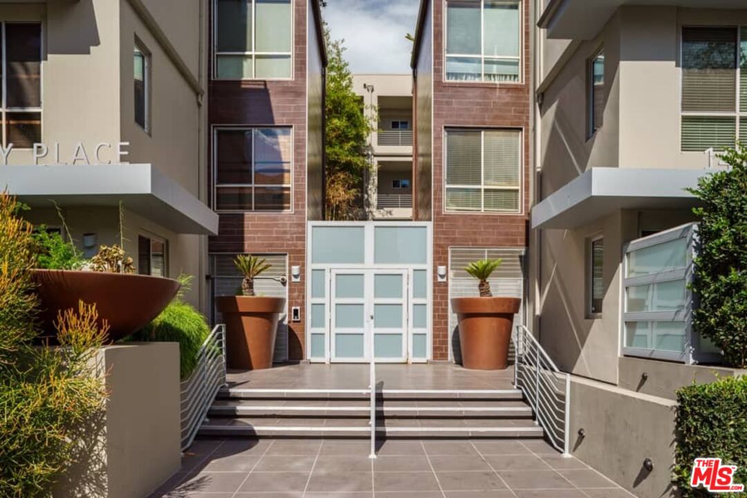 1411 N Detroit St Unit: 401