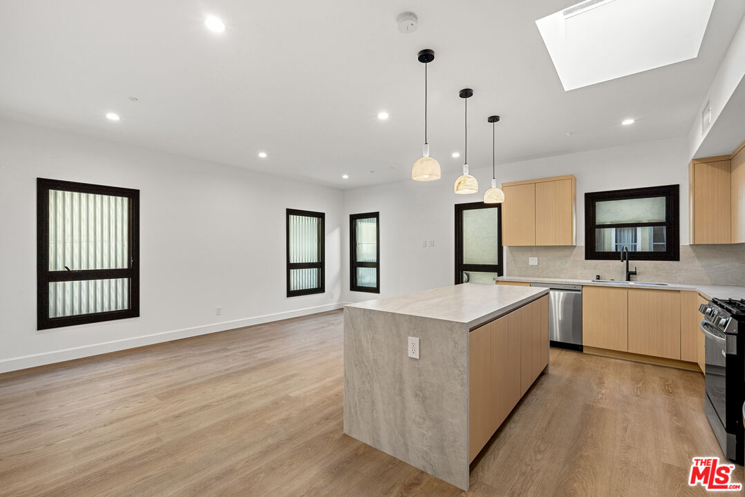 132 S Oakhurst Dr Unit: 7