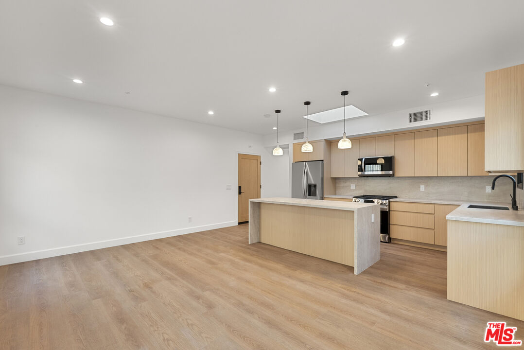 132 S Oakhurst Dr Unit: 8