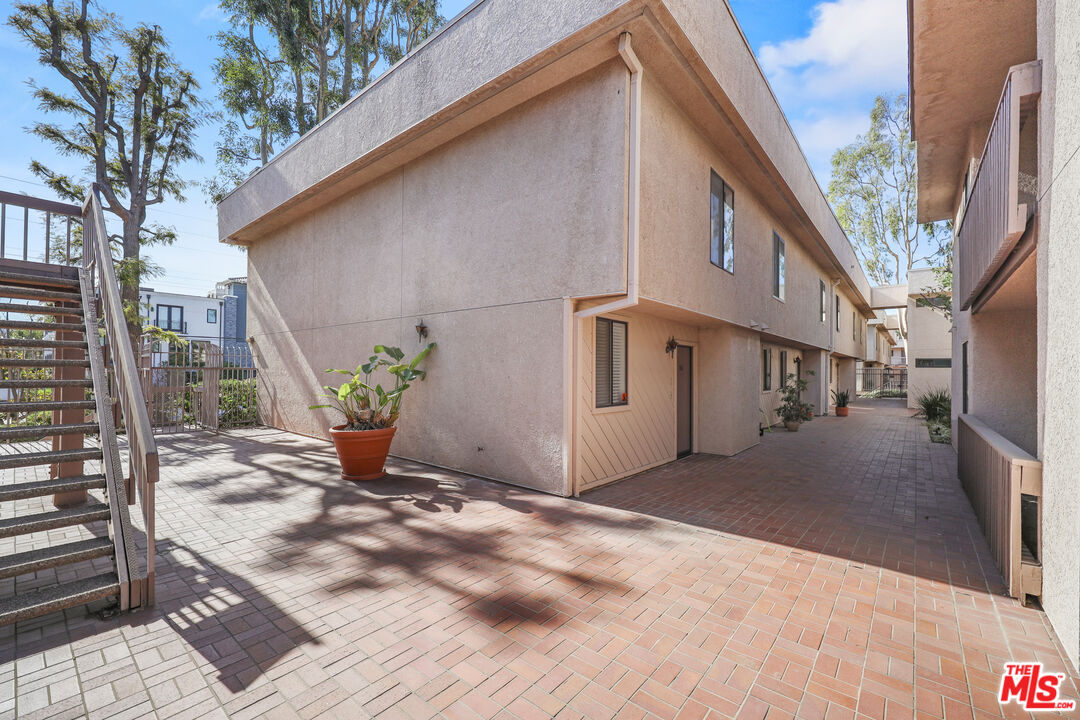 15207 Magnolia Blvd Unit: 116