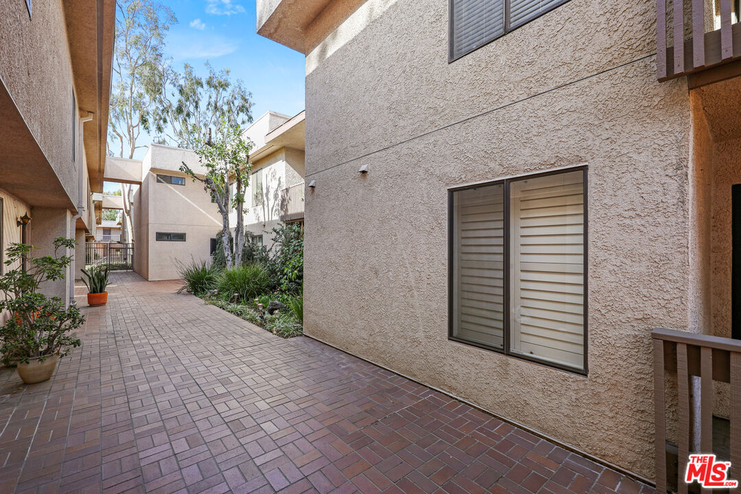 15207 Magnolia Blvd Unit: 116