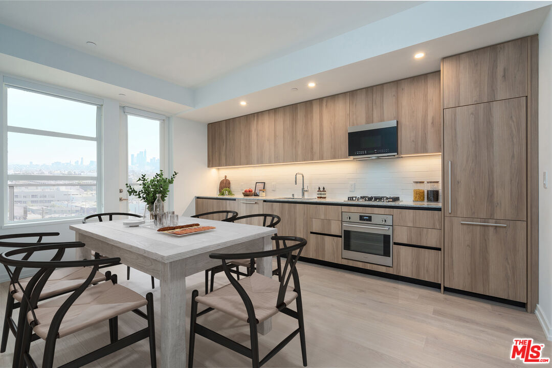 6933 Santa Monica Blvd Unit: 112
