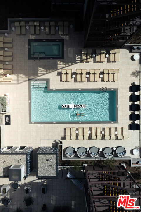 6933 Santa Monica Blvd Unit: 112