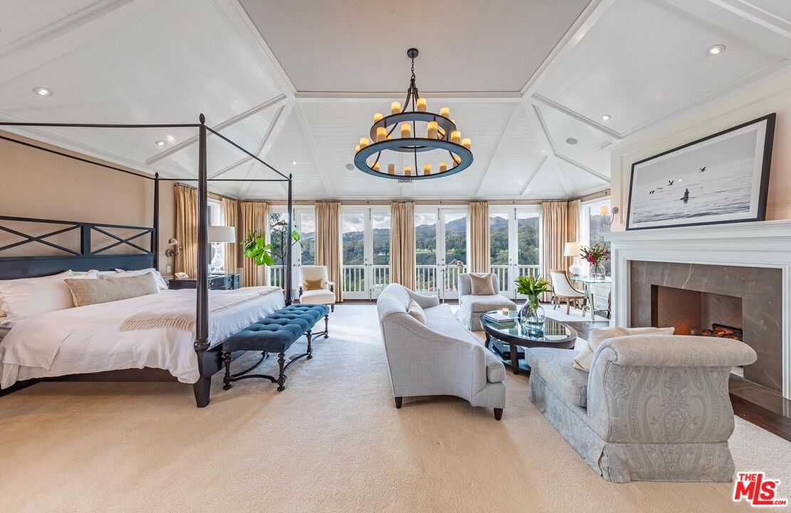 1149 Amalfi Dr