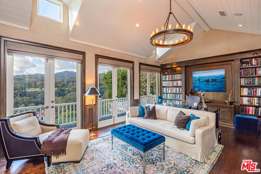 1149 Amalfi Dr