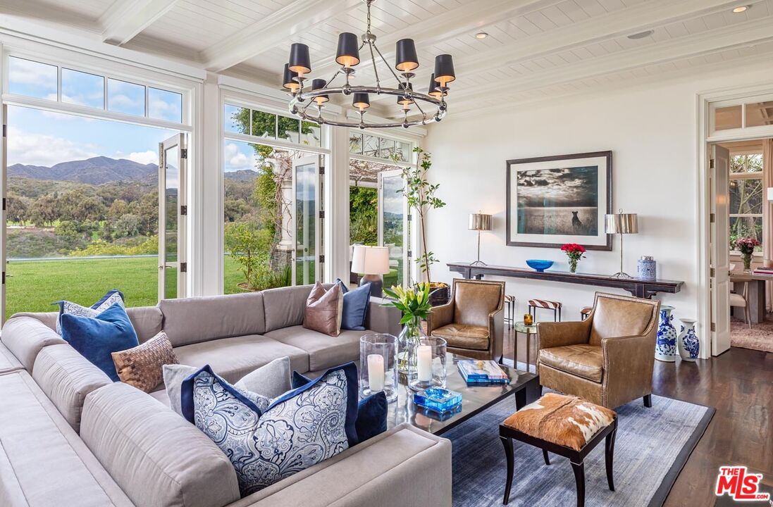 1149 Amalfi Dr