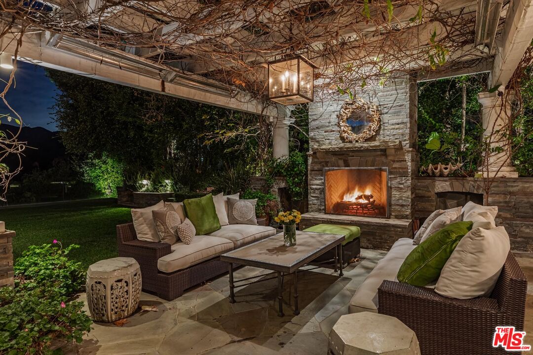 1149 Amalfi Dr