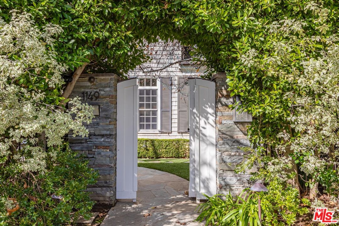 1149 Amalfi Dr