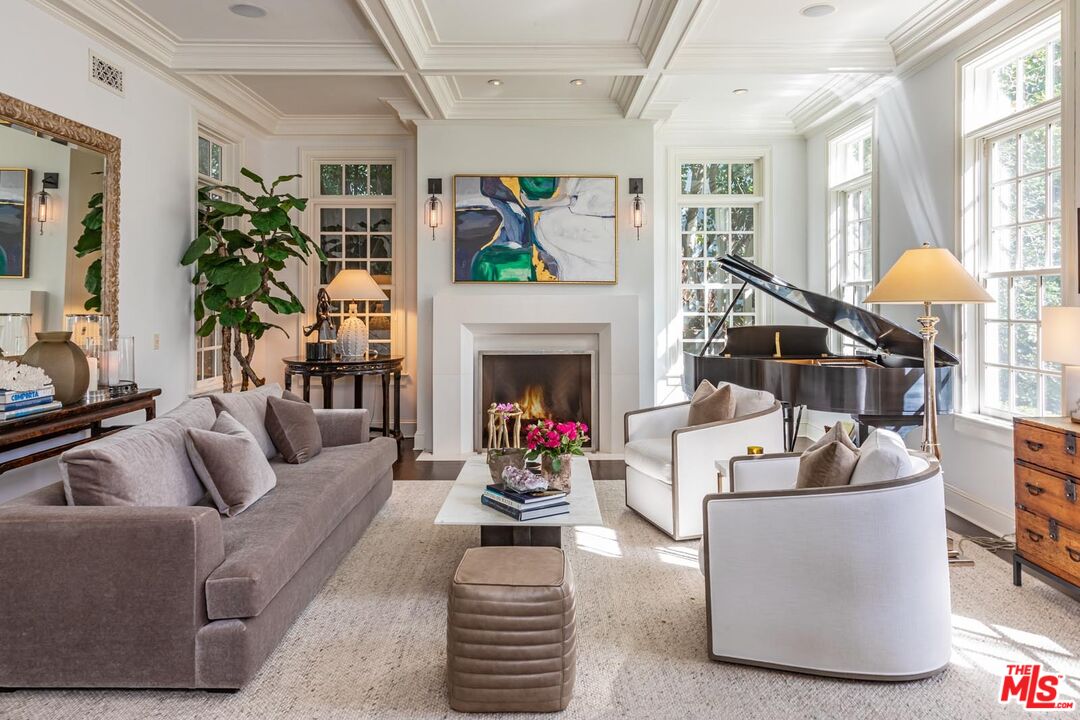 1149 Amalfi Dr