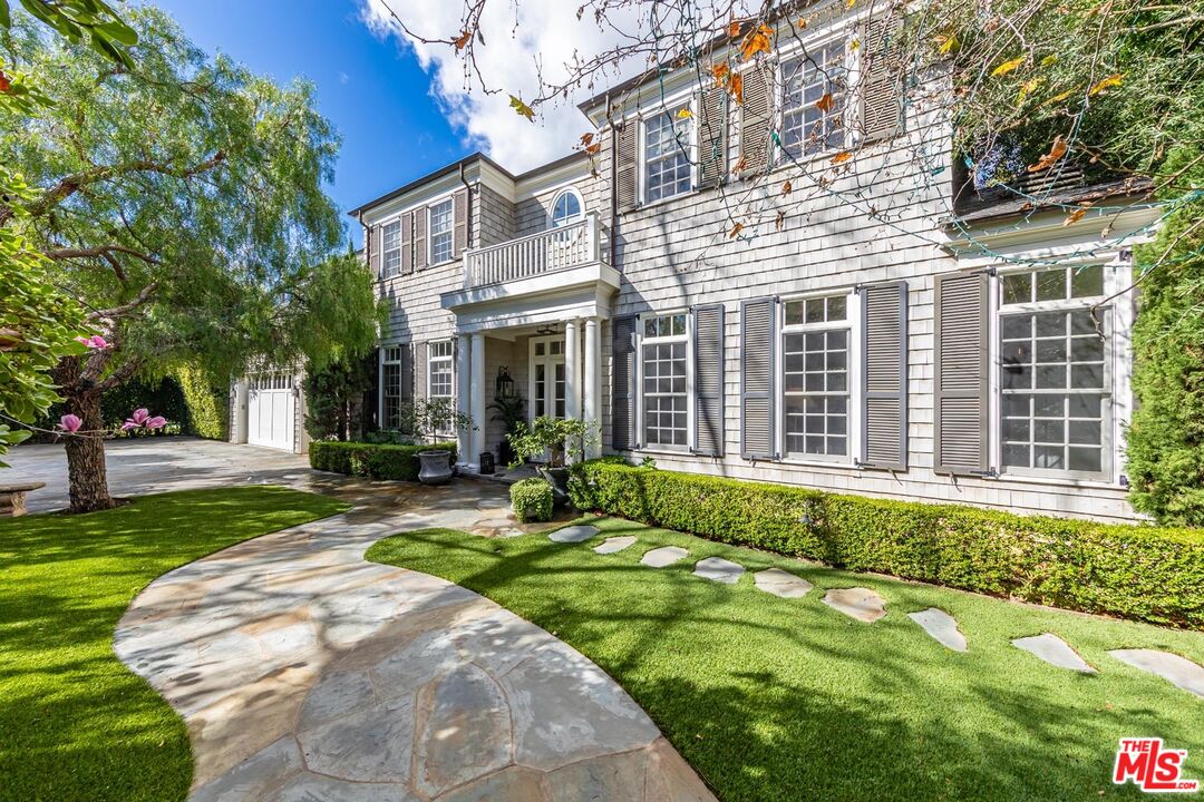 1149 Amalfi Dr