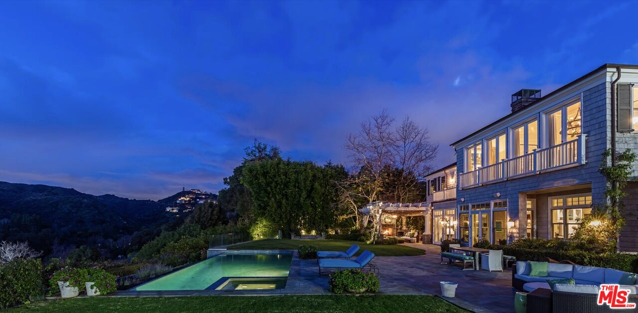 1149 Amalfi Dr