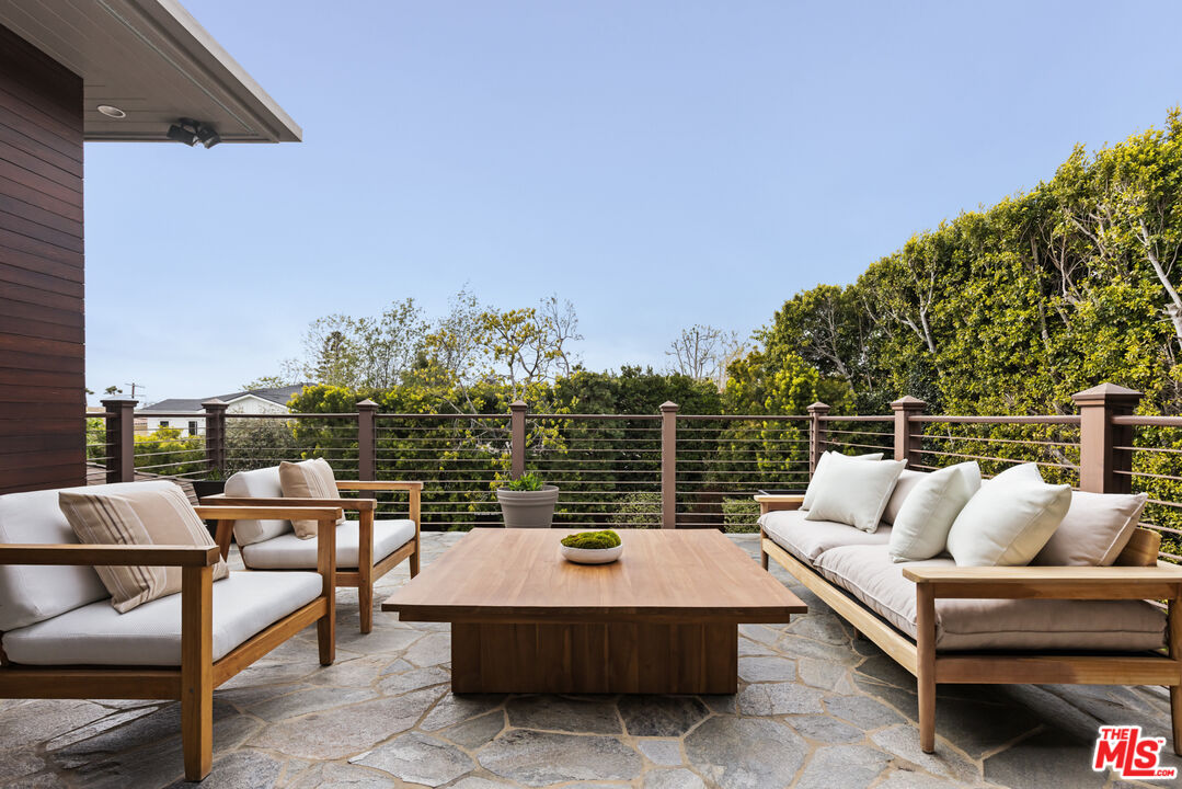 235 Oceano Dr