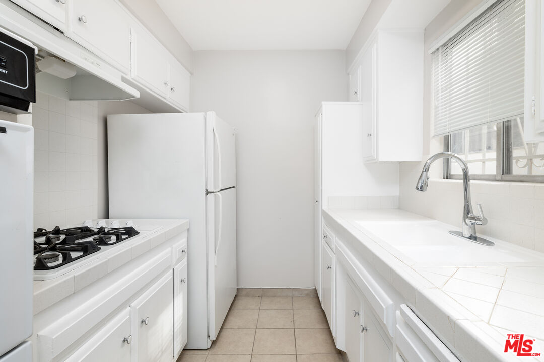 1023 N Laurel Ave Unit: 2