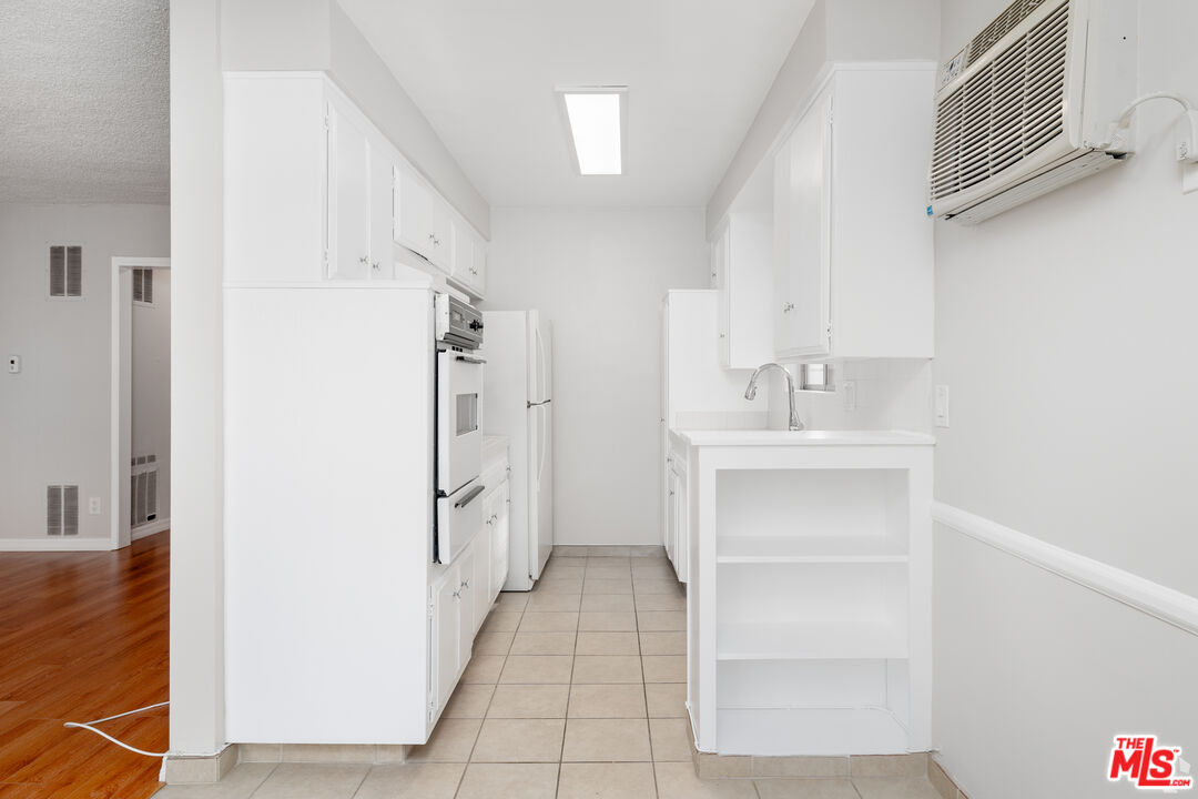 1023 N Laurel Ave Unit: 2