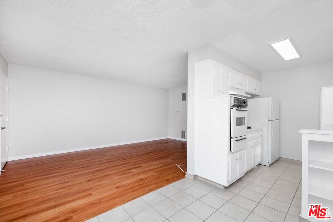 1023 N Laurel Ave Unit: 2