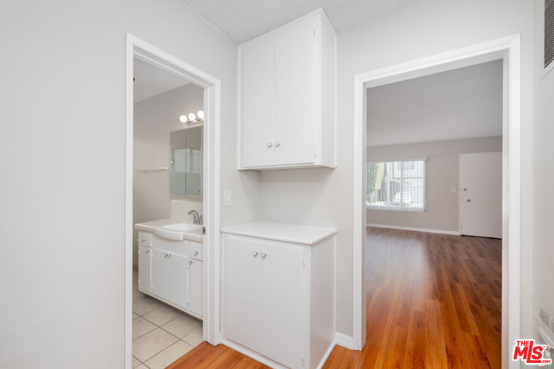 1023 N Laurel Ave Unit: 2