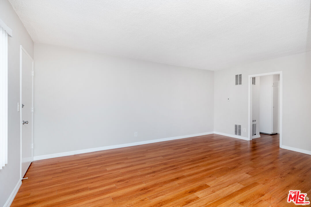 1023 N Laurel Ave Unit: 2